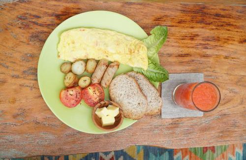 Nyambu Bed & Breakfast | Cozy Room Monkey View in Kaba-Kaba