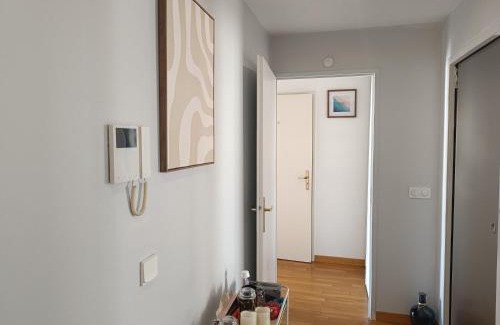 Faubourg de l'Arche Wohnung | Cozy Room with Private Bathroom near Paris LaDefense Arena