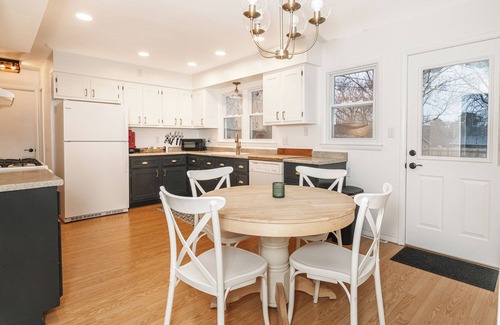 Bloomington Haus | Cozy, Roomy Ranch near IU Stadiums