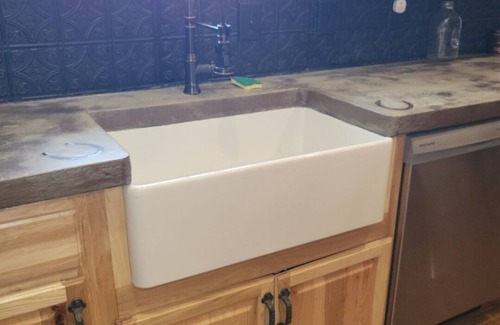 Elkland Haus | Cozy Rustic 3 bedroom home on 5 acres, big backyard perfect for yard games!