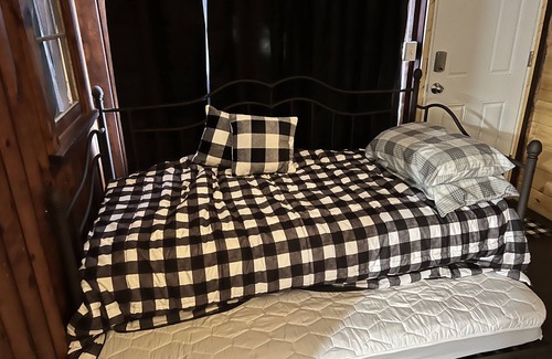 Houghton Lake Kabine | Cozy rustic 5 bed cabin near trails and lake