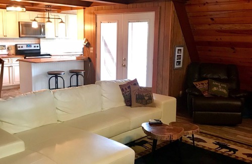 Big Creek Kabine | Neu renovierte, rustikale Hütte!