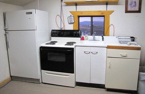 Lima Kabine | Cozy rustic cabin on Little Sheep Creek at foot of Lima Peaks