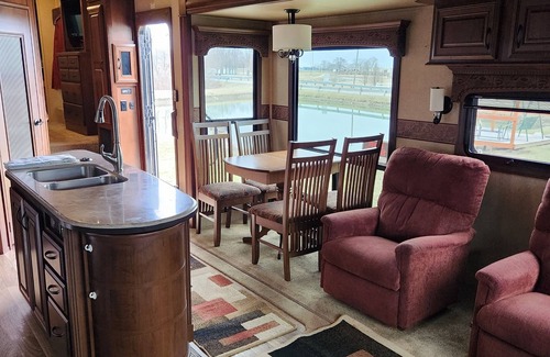 Ottoville Haus | Cozy RV for the Solar Eclipse