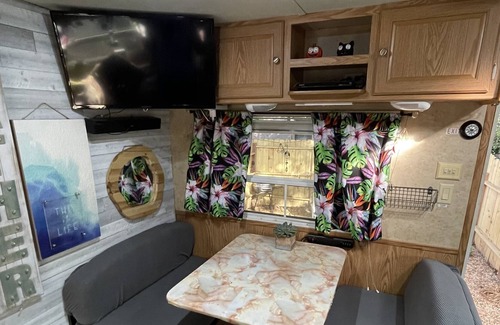 Lithonia Haus | Cozy RV near Arabia Mountain/Pet friendly