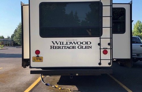 Cheyenne Haus | Cozy RV with 2 sleeping areas & WiFi, AC in Cheyenne or your favorite camp site.
