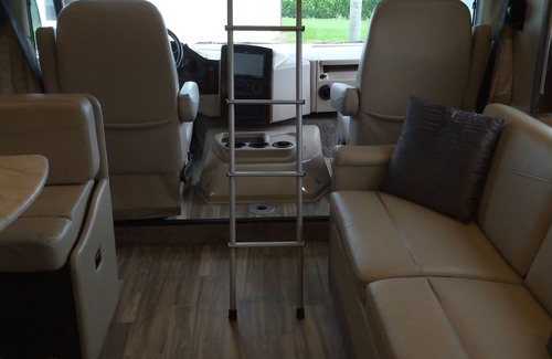 Juno Ridge Haus | Cozy RV with AC and WiFi North Palm Beach - 1 mile to beach