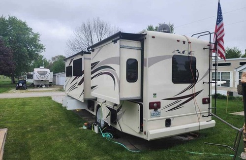 Pierceton Haus | Cozy RV with AC and WiFi in Serene Pierceton Yogi Bear Jellystone Park