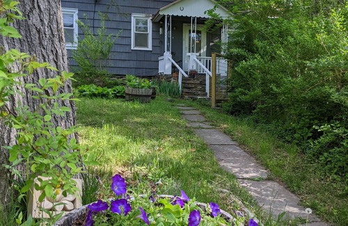 Fleischmanns Wohnung | Cozy Ski 2bd Apt. One mile from Belleayre Mountain.