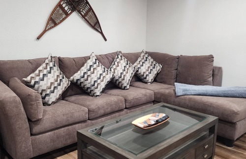 Tahoe Island Haus | Cozy Ski retreat in South Lake Tahoe. Close to Heavenly Village and Tahoe Keys!