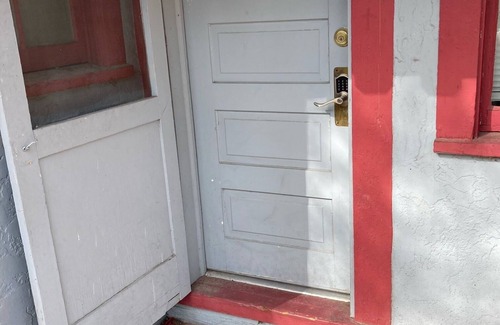 West University Hütte | Cozy Small Cottage Downtown - Walk to University of Nevada Reno