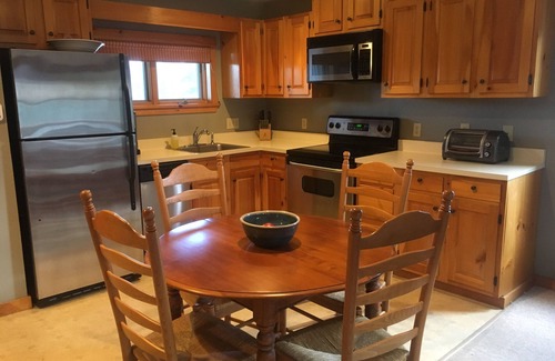 Carrabassett Valley Eigentumswohnung | Gemütliche Snowbrook 4 BR Condo - Ski in - Ski out