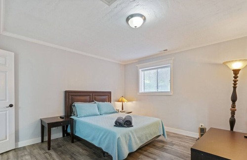 Sandy Wohnung | Cozy Stay w/ Bunk Bed and Game Room