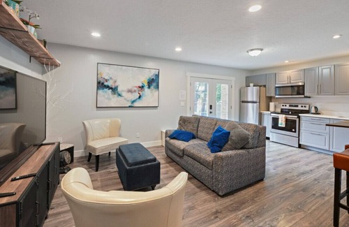 Sandy Wohnung | Cozy Stay w/ Bunk Bed and Game Room