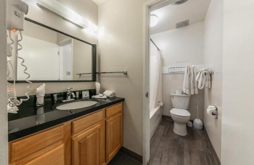 Truckee Haus | Cozy Studio #226 at Donner Lake Village