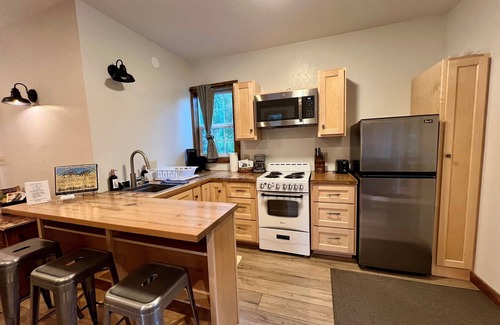 Salmon Wohnung | Cozy studio in gorgeous Salmon with AC, WiFi, Hot tub