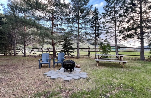 Salmon Wohnung | Cozy studio in gorgeous Salmon with AC, WiFi, Hot tub