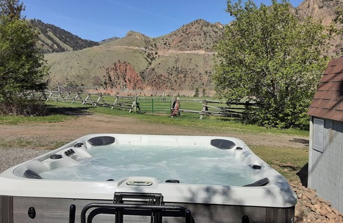 Salmon Wohnung | Cozy studio in gorgeous Salmon with AC, WiFi, Hot tub