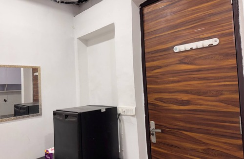 Old Rajinder Nagar Wohnung | Cozy studio in tranquil New Delhi with AC