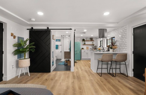 Richland Haus | Cozy Studio- Pets Welcome! Hot Tub on site!