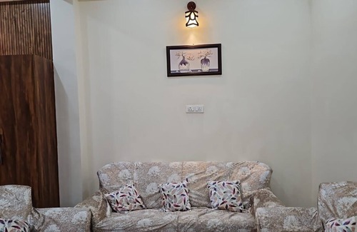 Varanasi Wohnung | Cozy studio room with 2 beds in central Banaras, Charming interior and furniture