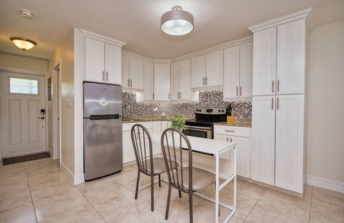 Seven Mile Beach Wohnung | Cozy Studio Steps from the Beach