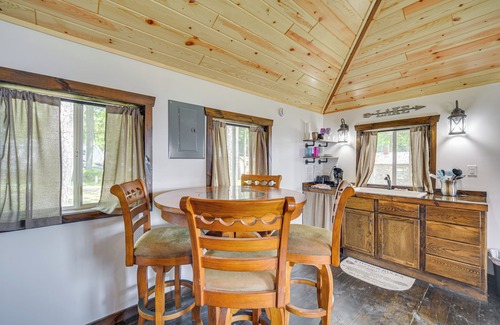 Stone Lake Wohnung | Cozy Studio w/ Community Docks in Stone Lake!