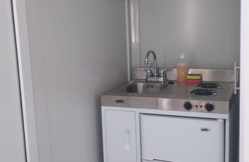 Tanki Leendert Wohnung | Cozy studio with WiFi and AC in tranquil Noord