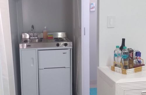 Tanki Leendert Wohnung | Cozy studio with WiFi and AC in tranquil Noord