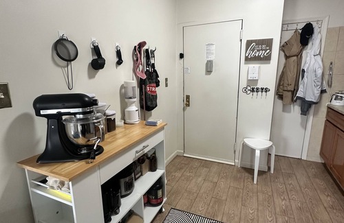 Mapleton Wohnung | Cozy studio with WiFi and AC in Brooklyn just steps from N train