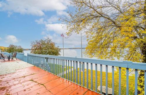 Mayfield Wohnung | Cozy Suite w Stunning Lake Views at Fife Lake Lodge