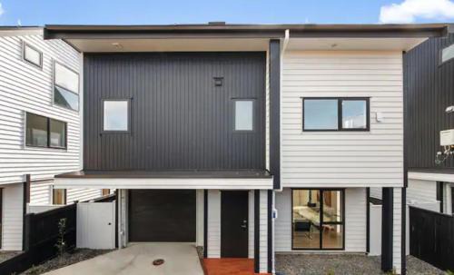 Auckland Haus | Cozy Top-Floor Stay with Private Bathrooms & Free Parking