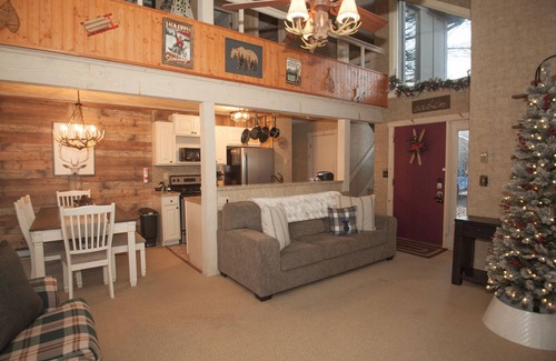 White Haven Haus | Cozy Townhouse in Jack Frost Ski Resort with hot tub