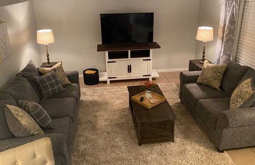 Sikeston Haus | Cozy townhouse minutes from Historic Downtown Sikeston