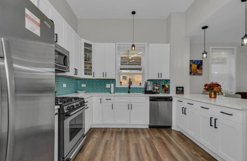 North Center Wohnung | Cozy Train Vibes + Rare Parking x3