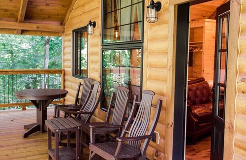 Millersburg Kabine | Cozy Treetop Getaway with Hot Tub