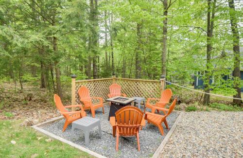 Tuftonboro Haus | Cozy Tuftonboro Home with Deck - Walk to Beaches!