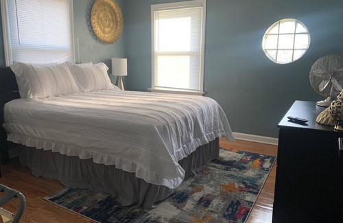 Jennings Haus | Cozy two bedroom house with a splash of style