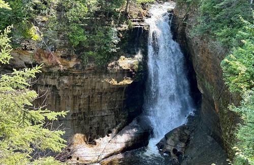 Munising Kabine | Cozy U.P. North Log Cabin: Off Trail 419, Mins to Pictured Rocks!