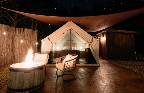 Branson Haus | Cozy Unique Glamping, Bedrock Ozark Mountain Adventure