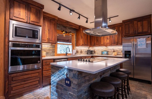 Wilburn Kabine | Cozy, upscale cabin with best view and fishing on the river!