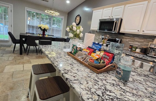 Lilburn Haus | Cozy Urban Getaway/All KING Beds/Spacious