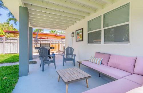 Lake Ridge Haus | Cozy Victoria Park Retreat Unit 3 - Las Olas Beach