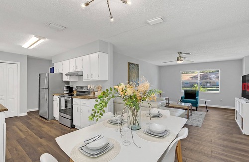 Orange City Haus | Cozy Villa with Spacious Outdoor Space