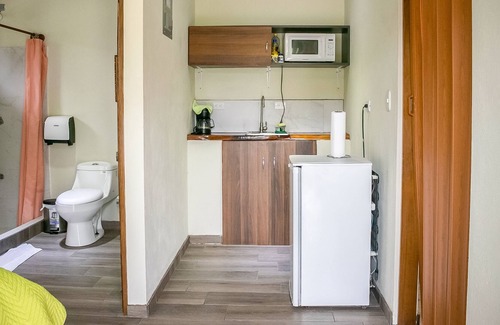Arenal Hot Springs Wohnung | Cozy villa w/ volcano views, fast WiFi, kitchenette, hammock, & more - 1 Dog OK!