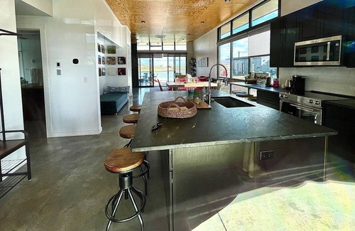 Quincy Kabine | Luxury Home with a Pool. Resort Living. Winery. Live Music. Walk to concerts.