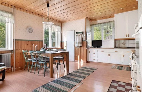 Storsund Haus | Cozy w lake view near windpark