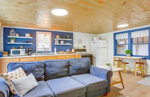Wellston Haus | Cozy Wellston Cabin - Walk to Crystal Lake!
