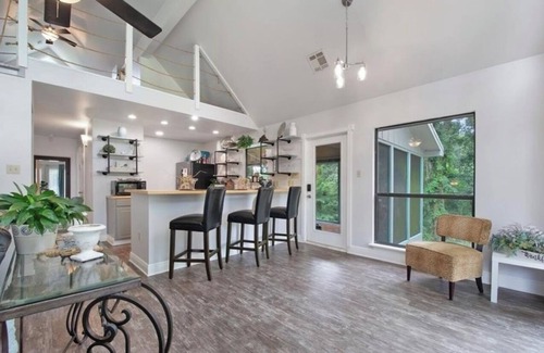 Tangipahoa Parish Haus | Cozy Whispering Hideaway- Indulge in serenity and unwind in nature.