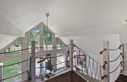 Tangipahoa Parish Haus | Cozy Whispering Hideaway- Indulge in serenity and unwind in nature.